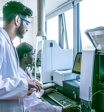 results - Young female and male scientists looking at computer in laboratory Stock Photo - Premium Royalty-Free, Code: 649-09258370