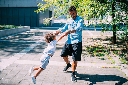 father son play building - Father swinging son in park Stock Photo - Premium Royalty-Free, Code: 649-09250138