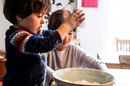 simsearch:649-07238342,k - Boys playing with flour in mixing bowl Stock Photo - Premium Royalty-Free, Code: 649-09250175