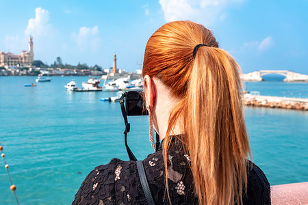 Female tourist with red hair photographing over sea toward Montaza palace, rear view, Alexandria, Egypt Photographie de stock - Premium Libres de Droits, Code: 649-09250313