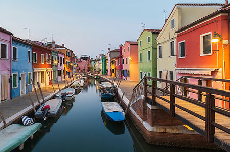 simsearch:649-09250496,k - Moored boats on canal lined with colourful stucco houses, shops and footbridge at dusk, Burano Island, Venetian Lagoon, Venice, Veneto, Italy Photographie de stock - Premium Libres de Droits, Code: 649-09250510