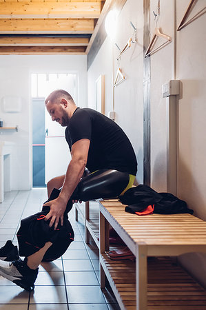 Man with prosthetic leg in gym changing room Stock Photo - Premium Royalty-Free, Code: 649-09250682