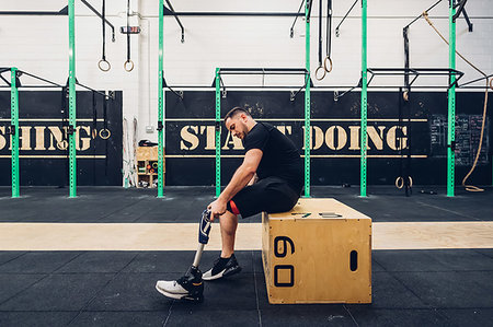 Man with prosthetic leg training in gym Stock Photo - Premium Royalty-Free, Code: 649-09250700