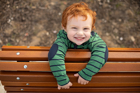 simsearch:614-08873965,k - Portrait of boy on park bench Foto de stock - Sin royalties Premium, Código: 649-09251434