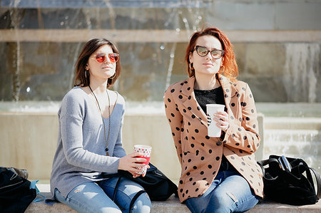 Girlfriends taking coffee break in front of fountain, Arezzo, Toscana, Italy Stock Photo - Premium Royalty-Free, Code: 649-09251502