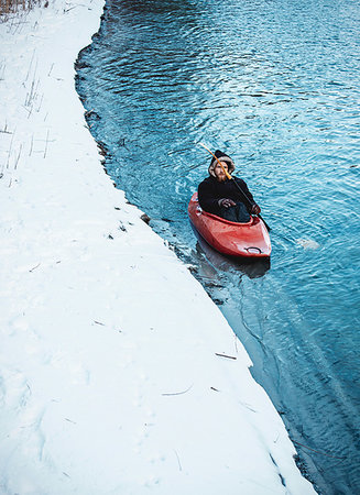 simsearch:649-09251794,k - Young male kayaker on river in winter, portrait, Domodossola, Piemonte, Italy Photographie de stock - Premium Libres de Droits, Code: 649-09251788