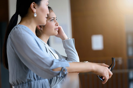 simsearch:614-08030826,k - Businesswomen talking in office Stock Photo - Premium Royalty-Free, Code: 649-09252140