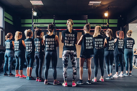 simsearch:649-09268816,k - Group of women training in gym, wearing slogan t-shirts, rear view Foto de stock - Sin royalties Premium, Código: 649-09268817