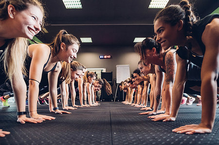 simsearch:632-09021462,k - Large group of women training in gym, in rows doing push ups Stock Photo - Premium Royalty-Free, Code: 649-09268857