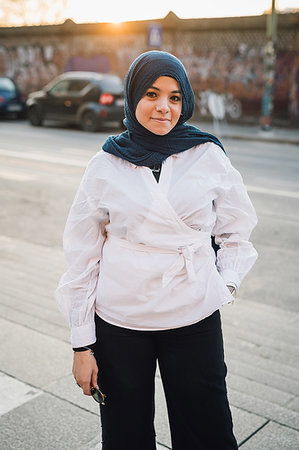 pictures of hijab and jeans - Young woman in hijab on city sidewalk, portrait Stock Photo - Premium Royalty-Free, Code: 649-09269074