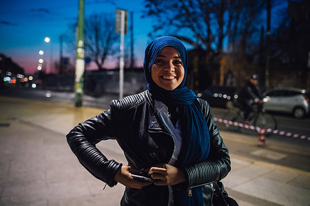 simsearch:649-08969987,k - Young woman in hijab on city sidewalk at night, portrait Photographie de stock - Premium Libres de Droits, Code: 649-09269098