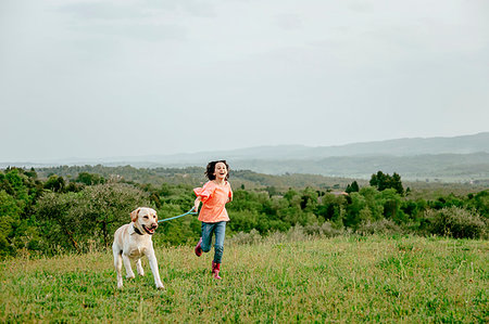 simsearch:649-09035543,k - Girl running with labrador dog in scenic field landscape, Citta della Pieve, Umbria, Italy Fotografie stock - Premium Royalty-Free, Codice: 649-09269161