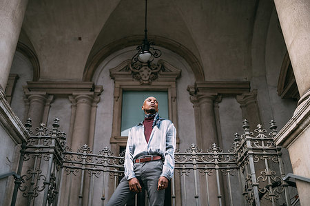 simsearch:649-09269226,k - Stylish man standing on steps of period building, Milan, Italy Photographie de stock - Premium Libres de Droits, Code: 649-09269226