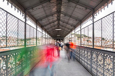 Commuters on Elevador de Santa Justa, Lisbon, Portugal Stockbilder - Premium RF Lizenzfrei, Bildnummer: 649-09269390