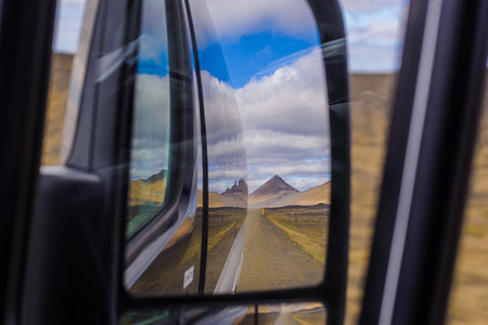 simsearch:649-09277834,k - Abstract view of mountain landscape reflected through car window and bodywork, Akureyri, Eyjafjardarsysla, Iceland Foto de stock - Royalty Free Premium, Número: 649-09275680