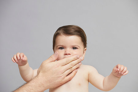 simsearch:649-06844887,k - Hand over baby girl's mouth Stock Photo - Premium Royalty-Free, Code: 649-09275953