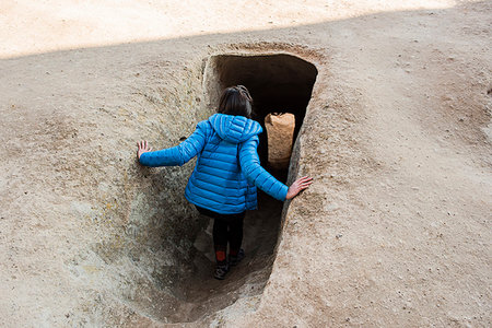 simsearch:649-09276061,k - Woman exploring Selime Monastery, Göreme, Cappadocia, Nevsehir, Turkey Photographie de stock - Premium Libres de Droits, Code: 649-09276044