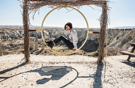 simsearch:649-06812348,k - Woman playing on circular swing overlooking fairy chimney valley, Göreme, Cappadocia, Nevsehir, Turkey Foto de stock - Sin royalties Premium, Código: 649-09276058