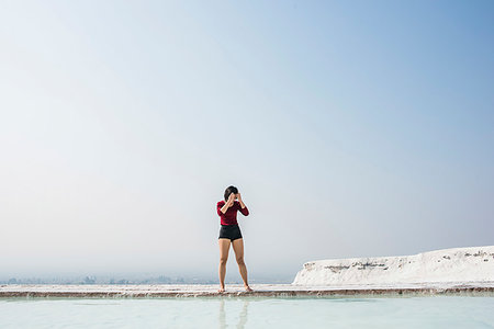 simsearch:649-06812348,k - Woman looking down at thermal pool, Pamukkale, Denizli, Turkey Foto de stock - Sin royalties Premium, Código: 649-09276073