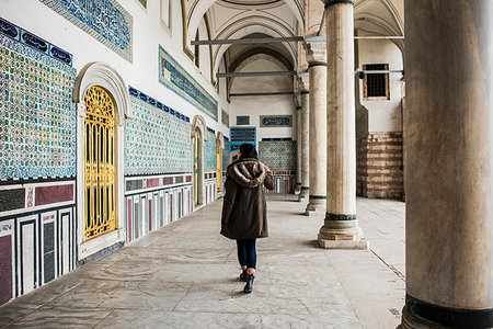 simsearch:649-08902087,k - Woman exploring Topkapi Palace, Istanbul, Turkey Stock Photo - Premium Royalty-Free, Code: 649-09276090