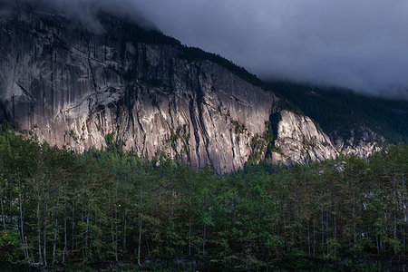 simsearch:6118-08088612,k - Scenic view of mountains, Squamish, British Columbia, Canada Stock Photo - Premium Royalty-Free, Code: 649-09277409
