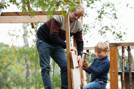 simsearch:614-09212422,k - Father and son building treehouse together in garden Stock Photo - Premium Royalty-Free, Code: 649-09277427