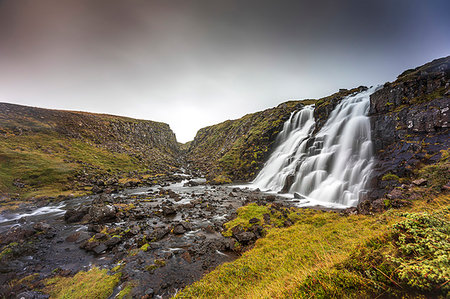 simsearch:649-09277520,k - Waterfall cascading into river, Eyja- og Miklaholtshreppur, Vesturland, Iceland Foto de stock - Royalty Free Premium, Número: 649-09277468