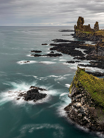 simsearch:649-09277520,k - Volcanic rock formations, black sand beach, Snaefellsbaer, Vesturland, Iceland Foto de stock - Royalty Free Premium, Número: 649-09277462