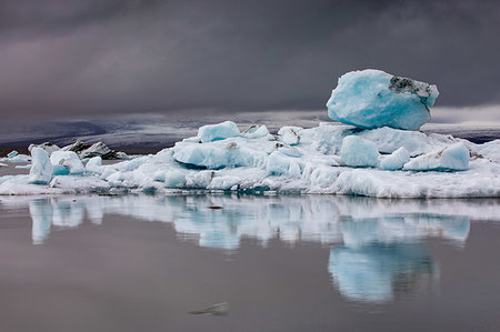 simsearch:649-08085947,k - Icebergs floating in glacier lagoon, Jokulsarlon Lagoon, Iceland Photographie de stock - Premium Libres de Droits, Code: 649-09277515