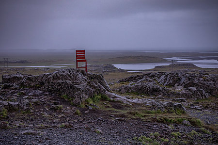 simsearch:649-09277520,k - Lone red chair placed in middle of nowhere, Ring Road, Iceland Foto de stock - Royalty Free Premium, Número: 649-09277518
