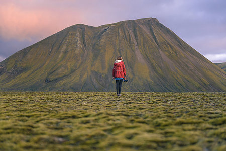simsearch:614-09277036,k - Hiker exploring mossy landscape, Landmannalaugar, Highlands, Iceland Fotografie stock - Premium Royalty-Free, Codice: 649-09277819