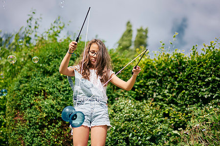 simsearch:649-06533075,k - Girl playing with diabolo in garden Stock Photo - Premium Royalty-Free, Code: 649-09277876