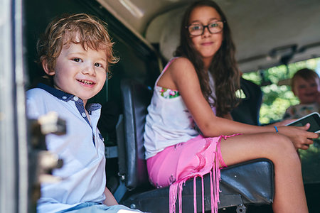 Siblings waiting in car Stock Photo - Premium Royalty-Free, Code: 649-09277915