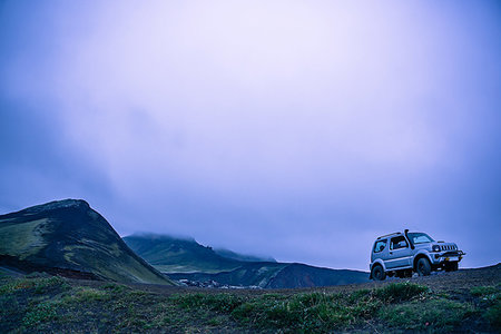 simsearch:649-09277834,k - Off road vehicle on hill, Landmannalaugar, Iceland Foto de stock - Royalty Free Premium, Número: 649-09277948
