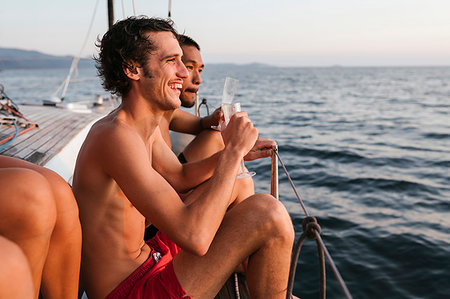simsearch:649-09278006,k - Young men enjoying champagne on sailboat, Italy Stock Photo - Premium Royalty-Free, Code: 649-09278006