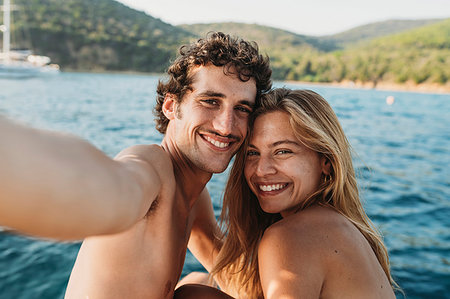 simsearch:649-09278006,k - Couple taking selfie by seaside, Italy Stock Photo - Premium Royalty-Free, Code: 649-09278021