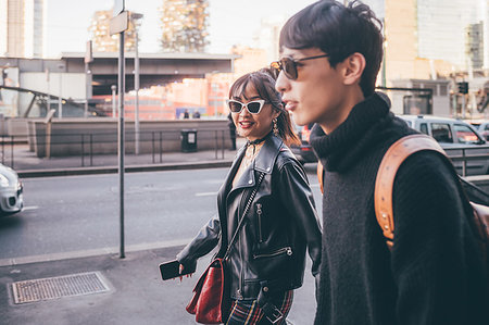 simsearch:649-09278133,k - Young couple walking on street, Milan, Italy Photographie de stock - Premium Libres de Droits, Code: 649-09278120