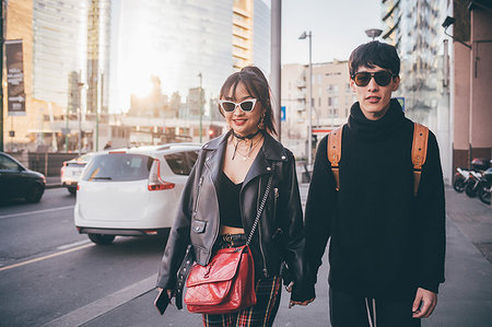 simsearch:649-09278133,k - Young couple walking and holding hands on street, Milan, Italy Photographie de stock - Premium Libres de Droits, Code: 649-09278123