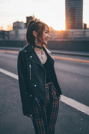 simsearch:649-09278133,k - Young woman dressed in punk style, Milan, Italy Photographie de stock - Premium Libres de Droits, Code: 649-09278146