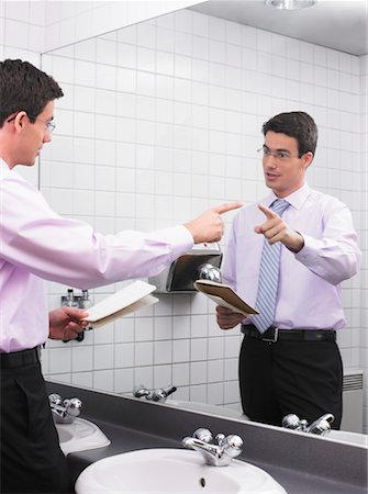 prova (spettacolo) - Man practicing speech in office washroom mirror Fotografie stock - Premium Royalty-Free, Codice: 649-01610223