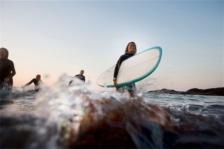 simsearch:649-01695983,k - Four people with surfboards in the water. Fotografie stock - Premium Royalty-Free, Codice: 649-01696042