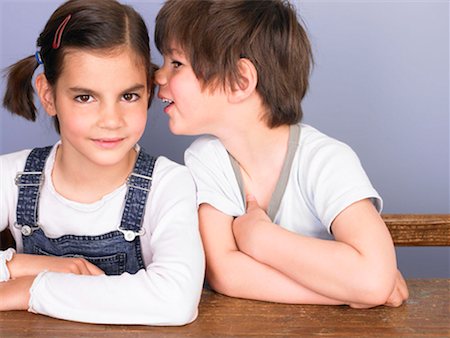 Girl and boy talking Foto de stock - Royalty Free Premium, Número: 649-02199059