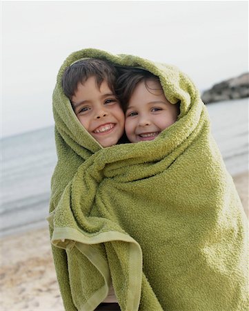 simsearch:841-03507749,k - Two young children in towel on beach Stock Photo - Premium Royalty-Free, Code: 649-02199275