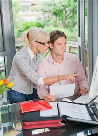 filing - Couple working together on the computer Stock Photo - Premium Royalty-Free, Code: 649-02423438