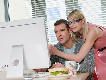 simsearch:649-02423486,k - Couple working from home Foto de stock - Royalty Free Premium, Número: 649-02423469