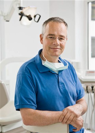 dental work - Portrait d'un dentiste mâle Photographie de stock - Premium Libres de Droits, Code: 649-02665299