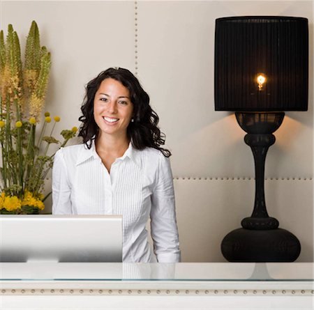 sympathique - Portrait of a female receptionist Foto de stock - Sin royalties Premium, Código: 649-02665439