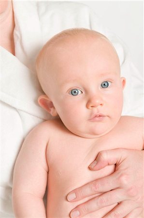 simsearch:649-02665542,k - A portrait of a baby being held. Fotografie stock - Premium Royalty-Free, Codice: 649-02665482