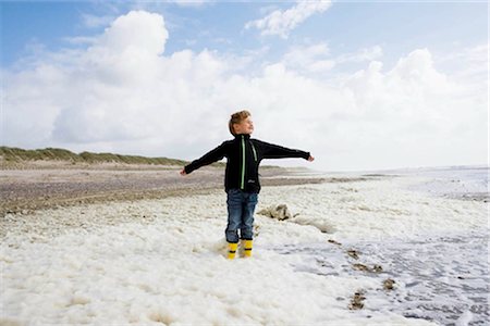 patauger - Garçon sur la plage Photographie de stock - Premium Libres de Droits, Code: 649-02666941