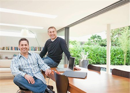 Un portrait de deux hommes d'affaires Photographie de stock - Premium Libres de Droits, Code: 649-02667002